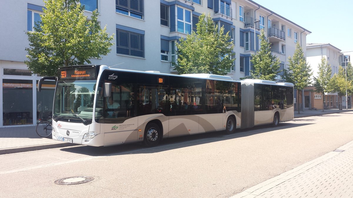 Hier ist der KA AV 9613 de AVG als SEV nach Karlsruhe Rüppurr unterwegs. Gesichtet am 27.07.2018 am Stadtbahnhof in Ettlingen.