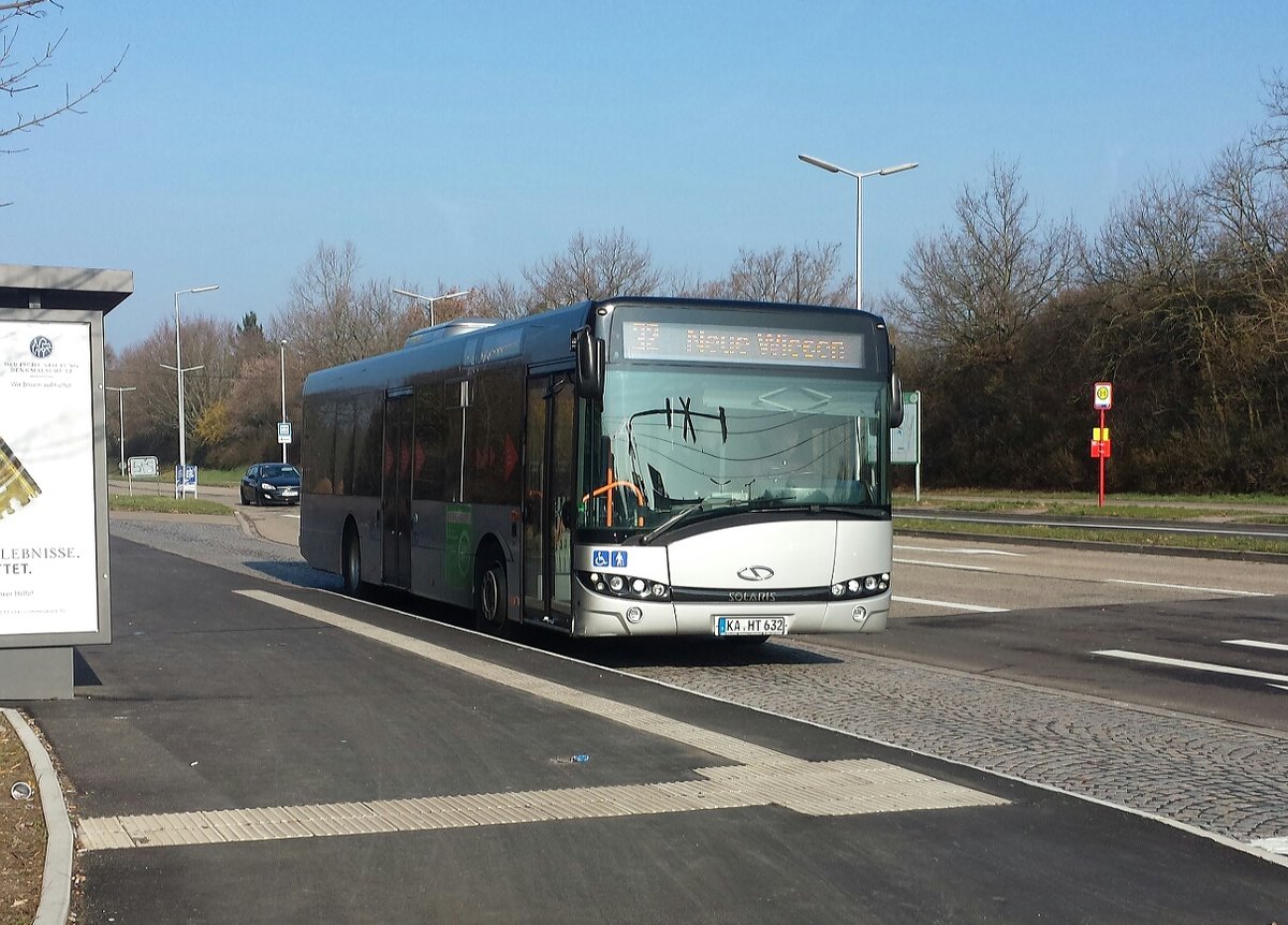 Hier ist der KA HT 632 der Hagro Transbus auf der Buslinie 32 zu den Neuen Wiesen in Karlsruhe Hagsfeld unterwegs. Gesichtet am 24.03.2018 am Fächerbad in Karlsruhe.