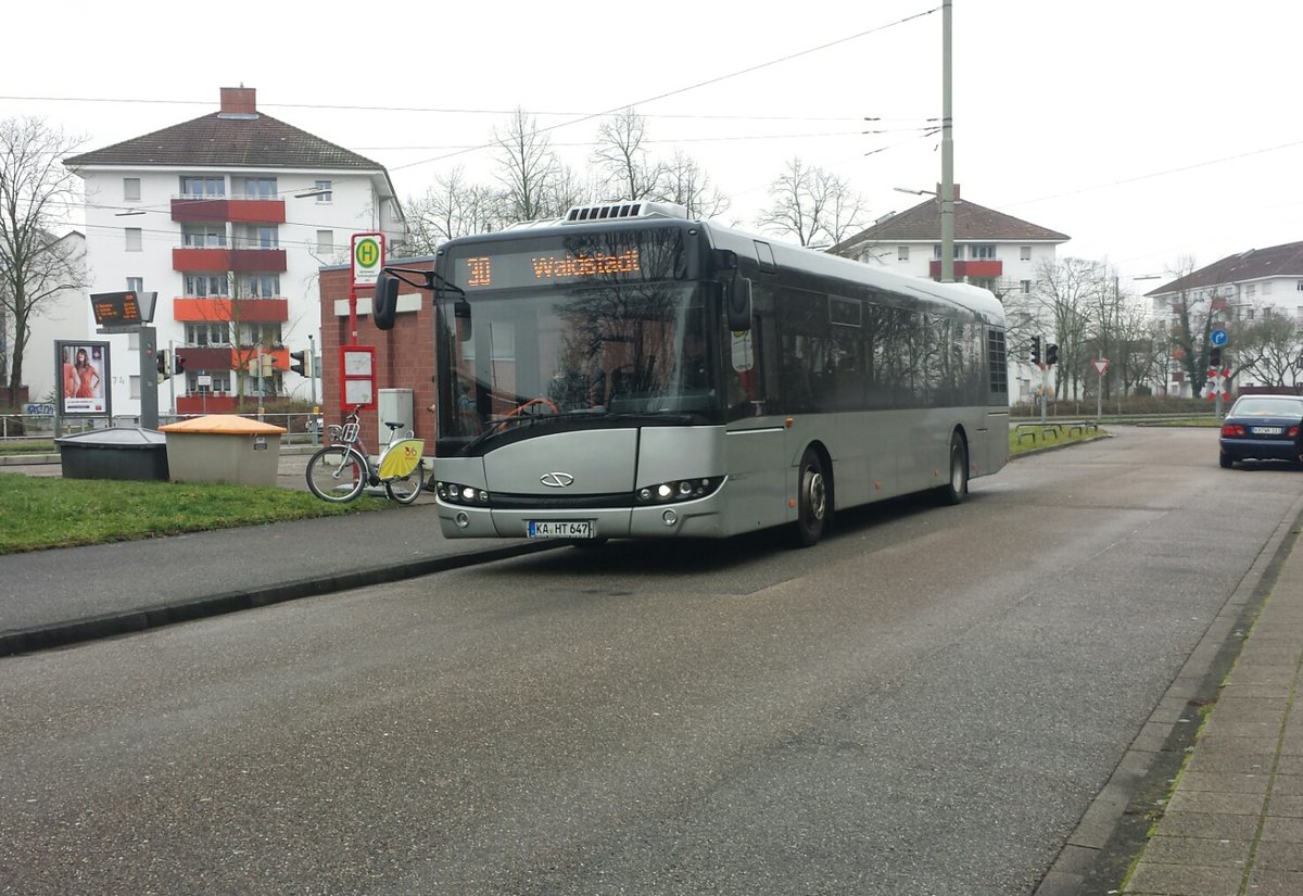 Hier der KA HT 647 der Hagro Transbus am Karlsruhe Hirtenweg. Da gerade Samstag der 27.01.2018 war und der KSC Daheim spielte wurde die Buslinie 30 aus der Waldtstadt zum Hirtenweg umgeleitet und fuhr wie nicht gewohnt zum Karl-Wilhelm-Platz.  