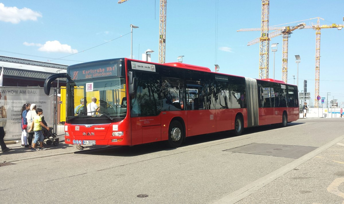 Hier ist der KA SB 815 der Südwestbus gerade aus Pforzheim auf der SEV Linie R5 am Karlsruher ZOB angekommen. Gesichtet am 30.05.2018 am ZOB in Karlsruhe.