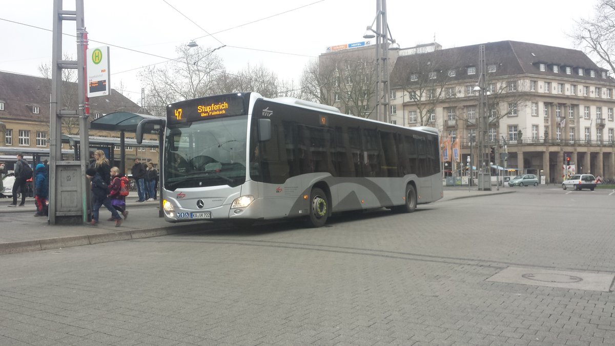 Hier der KA VK 722 der VBK auf der Businie 47 nach Stupferich über Palmbach. Hier gesichtet am Karlsruhe Hauptbahnhof am 10.02.2018.