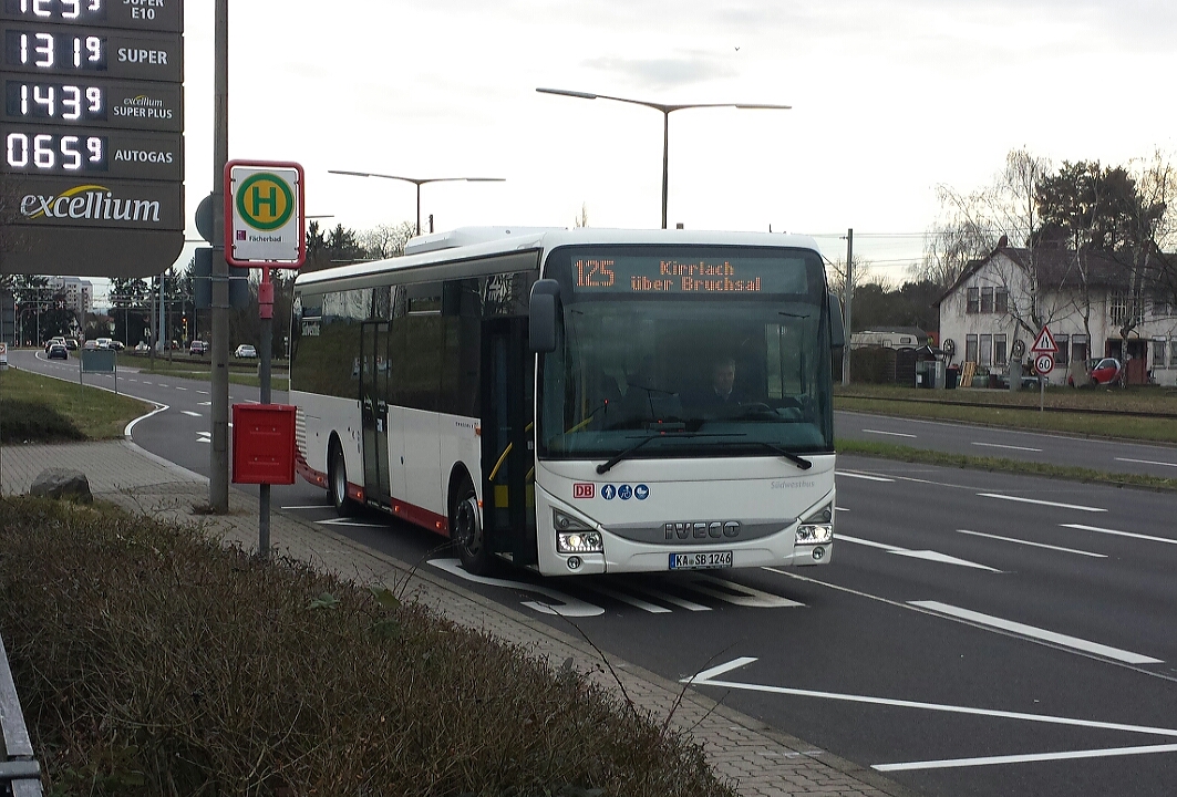 Hier der neue KA SB 1246 der Südwestbus (Ex Rhein Ruhr) auf der Buslinie 125 nach Kirrlach über Bruchsal. Gesichtet am Fächerbad in Karlsruhe am 09.03.2018.