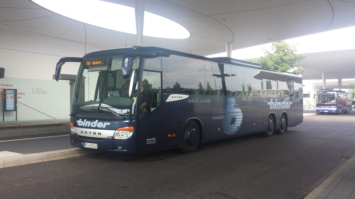 Hier ist der PF B 8012 von Binder Reisen auf der Buslinie 739 nach Wurmberg unterwegs. Gesichtet am 29.06.2018 am Pforzheim ZOB.