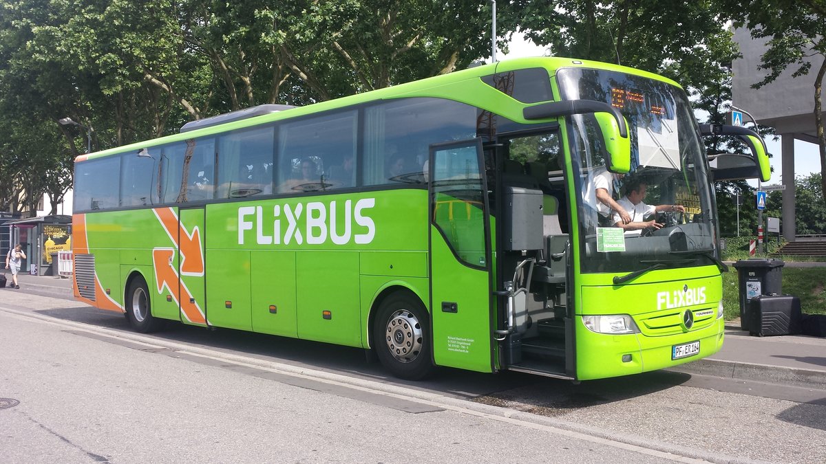 Hier ist der PF ER 164 von Eberhardt Reisen/Flixbus auf dem Weg nach München. Gesichtet am 31.05.2018 am ZOB in Karlsruhe.