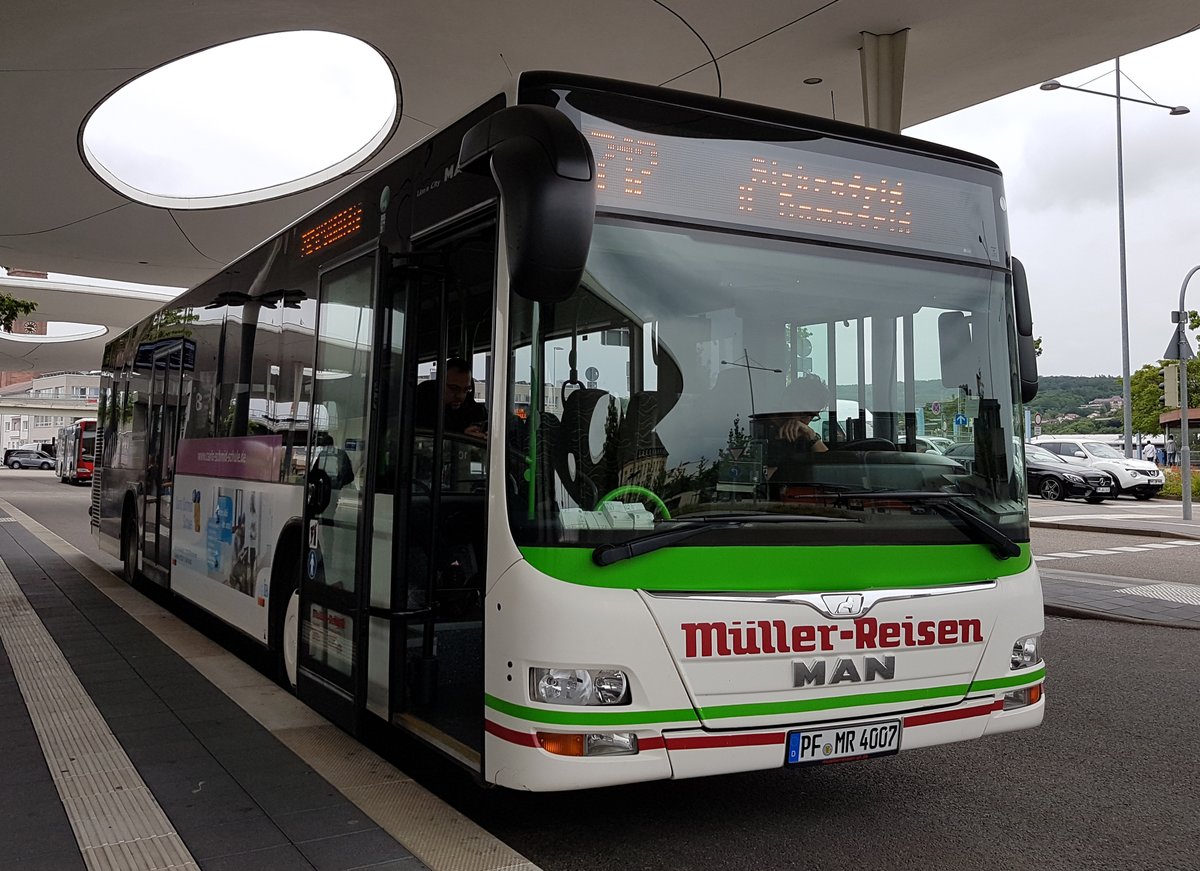 Hier ist der PF MR 4007 von Müller Reisen auf der Buslinie 712 nach Birkenfeld über Dammfeld im Einsatz. Gesichtet am 11.06.2019 am HBF in Pforzheim.