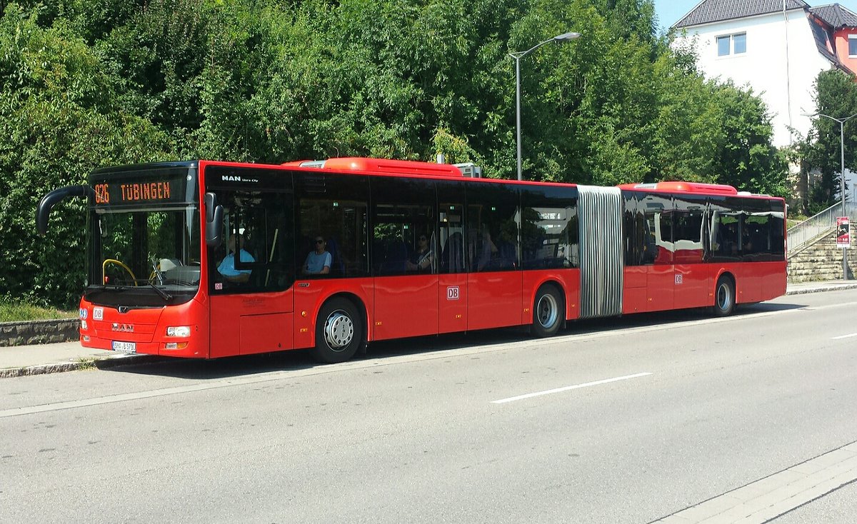 Hier ist der SHA B 5710 der FMO auf der Buslinie 826 nach Tübingen unterwegs. Gesichtet am 19.07.2018 am Postamt in Waldenbuch.