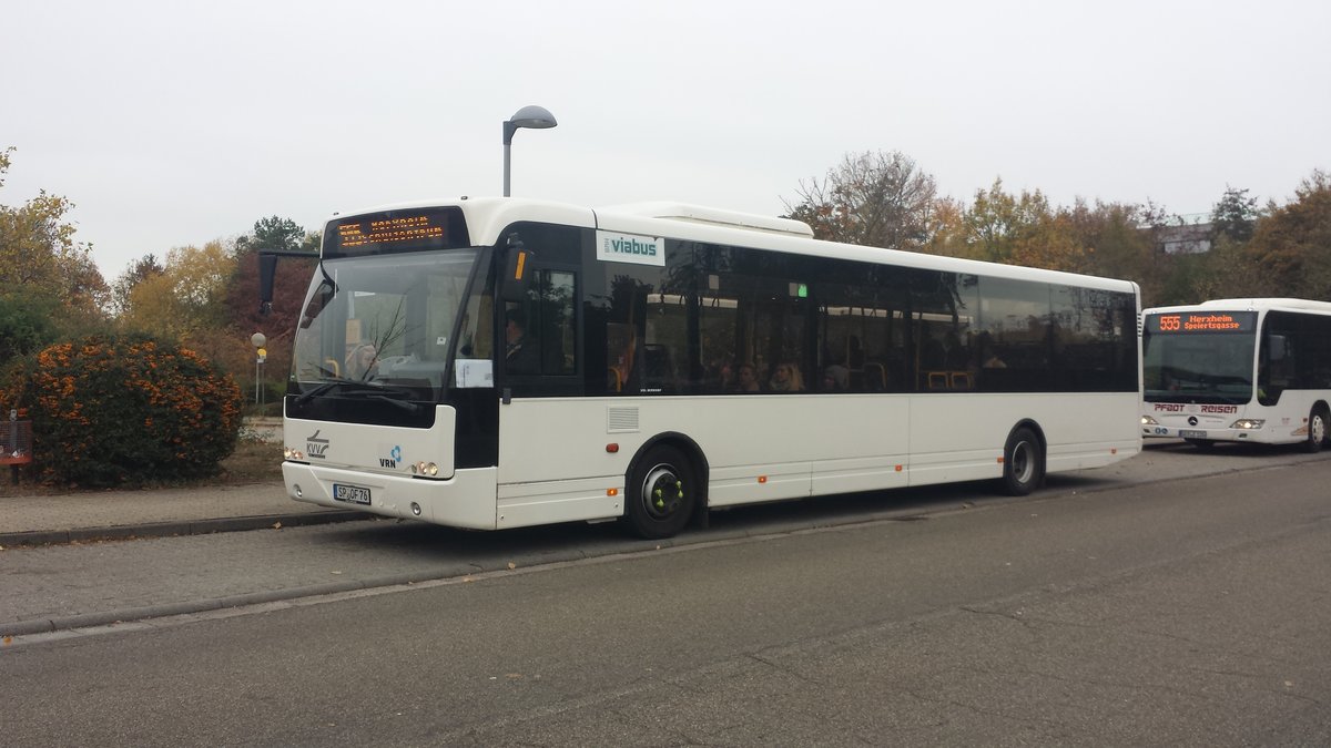 Hier ist der SP OF 76 von der BRH Viabus auf der Buslinie 555 nach Herxheim Schulzentrum unterwegs. Gesichtet am 31.10.2018 am Schulzentrum Ost in Landau.