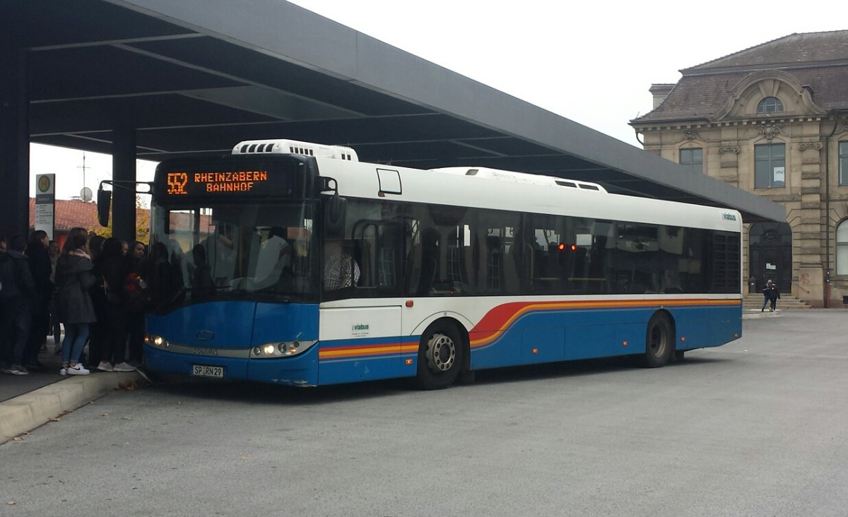 Hier ist der SP RN 29 von BRH Viabus auf der Buslinie 552 nach Rheinzabern Bahnhof unterwegs. Gesichtet am 31.10.2018 am Hauptbahnhof in Landau.