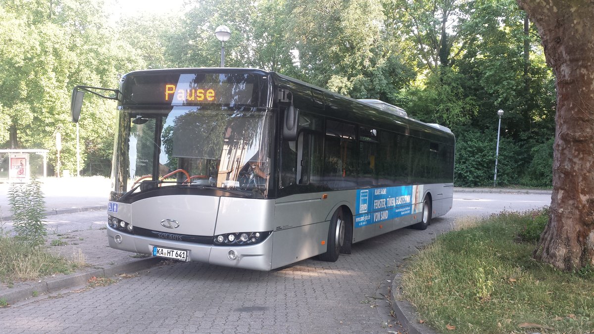 Hier wartet der KA HT 641 der Hagro Transbus auf seinen nächsten Einsatz. Gesichtet am Bahnhof Karlsruhe Durlach am 29.06.2018.