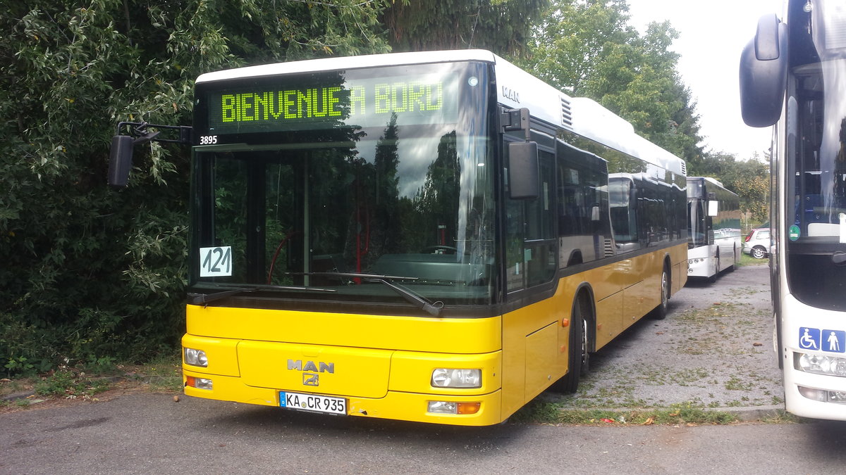 Hier wartet der  neue  KA CR 935 ex Schweiz von Cramer Reisen auf seinen nächsten Einsatz auf der Buslinie 121. Gesichtet am 23.09.2018 in Karlsruhe.