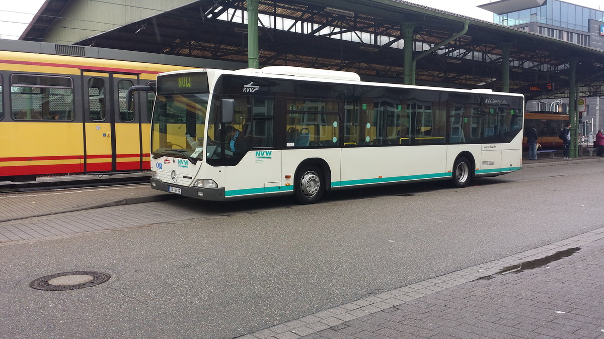 Hier wartet der RA W 939 der NVW auf seinen nächsten Einsatz. Gesichtet am Stadtbahnhof in Ettlingen am 10.03.2018.