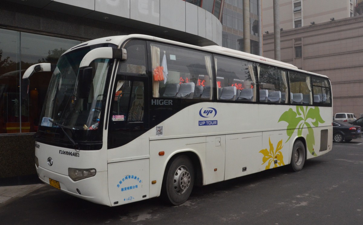 HIGER KLQ6109QAE3,ein Reisebus,gesehen in Xian China am 21.10.2014.