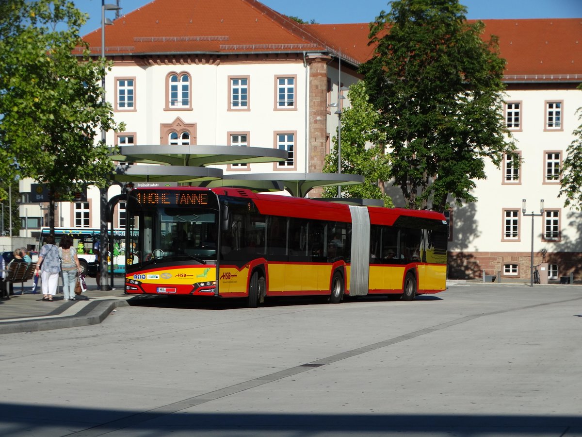 HSB Solaris Urbino 18 Wagen 82 am 16.08.16 in Hanau Freiheitsplatz