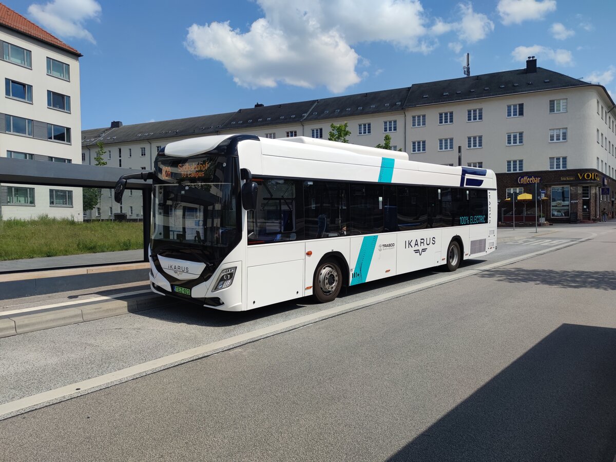 Ikarus 120E im Testbetrieb als Linie 82A bei der Chemnitzer Verkehrs AG (CVAG) an der Haltestelle TU Campus in Chemnitz am 11. Juni 2023, der erste Elektrobus im Fahrgastbetrieb der CVAG. Nach dem Ikarus Treffen am 3. Juni 2023 bleib der Ikarus noch knapp 2 Wochen für einen Testbetrieb in Chemnitz.