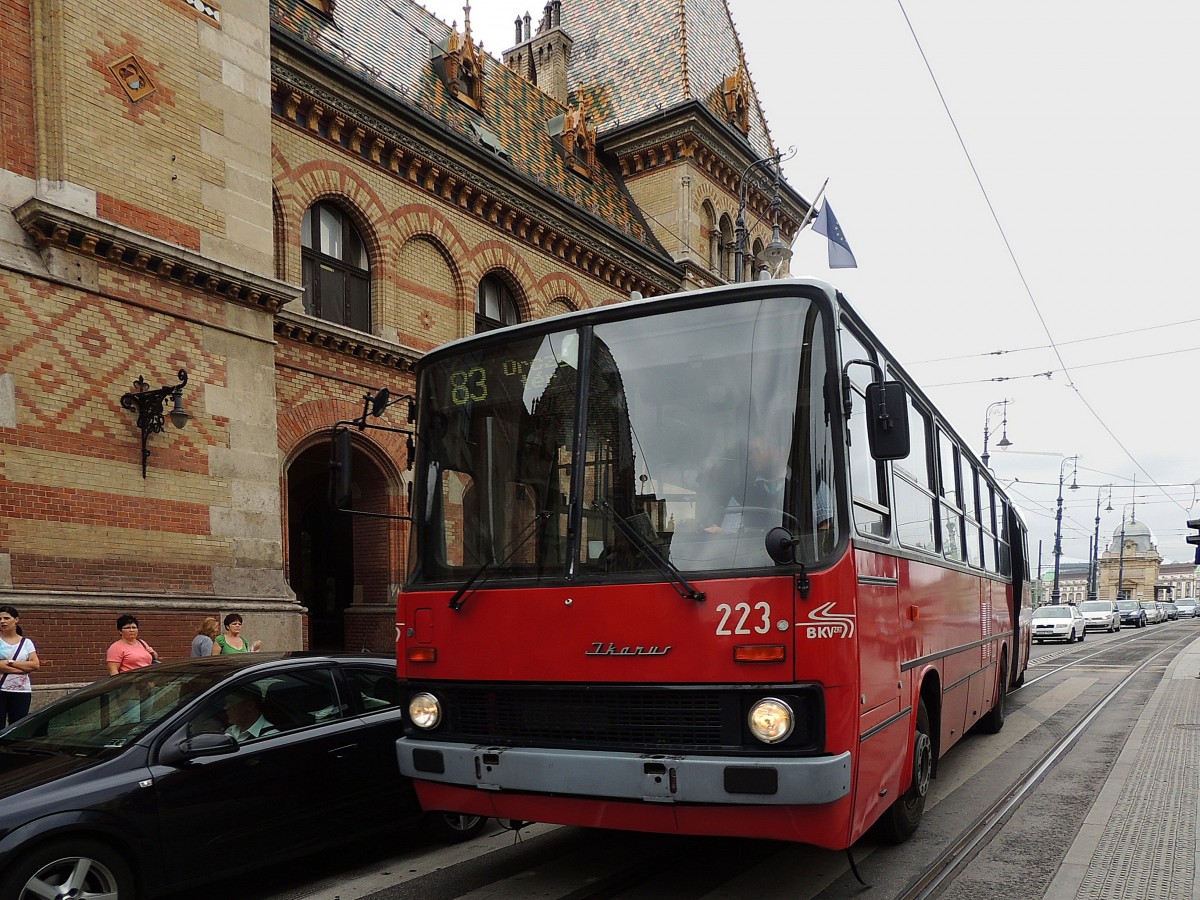 Ikarus-223 der BKV als Linie 83 bei der Markthalle Budapest; 130826