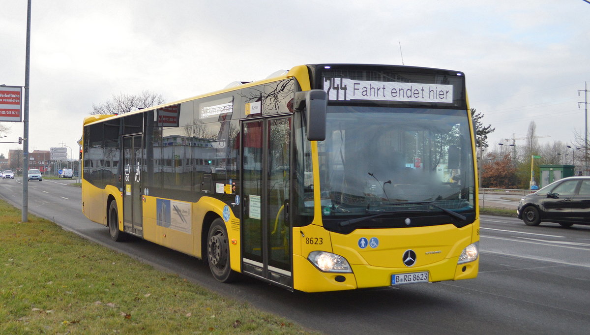 Im Auftrag der Berliner Verkehrsbetriebe (BVG) als Subunternehmen Eigentümer: Hartmann/Der Südender (8623) mit einem Mercedes-Benz Citaro C2 aus den Bj. 2016/18 auf der Linie 744 am 16.12.20 Schönefeld b. Berlin.