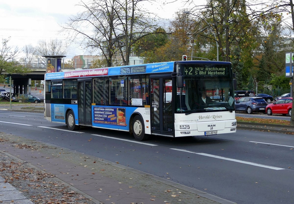 Im SEV Einsatz S41 & S42 der DB, dieser MAN Stadtbus von 'Herold Reisen'. Berlin -Charlottenburg im Oktober 2017. 
