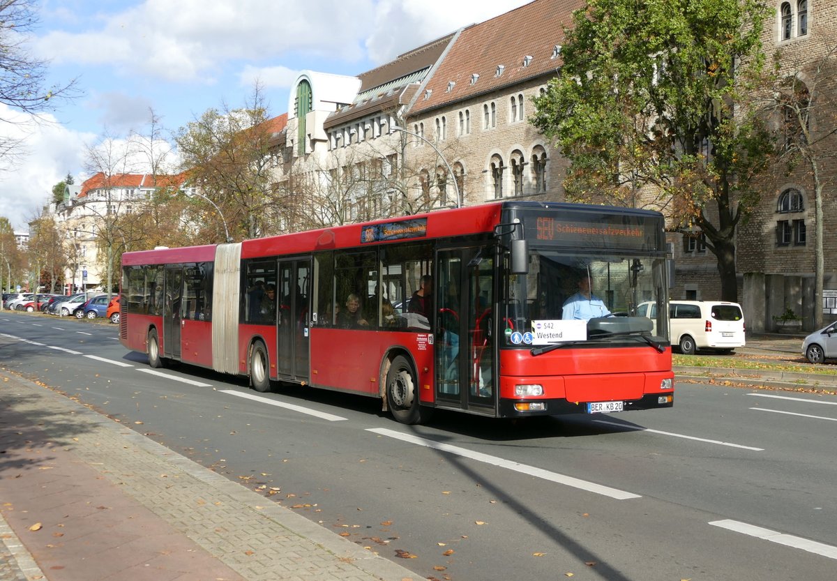 Im SEV Einsatz der S41 & S42, dieser MAN NG 313 (BER-KB 20) vom Omnibusbetrieb Karsten Brust,  Berlin -Charlottenburg im Oktober 2017.