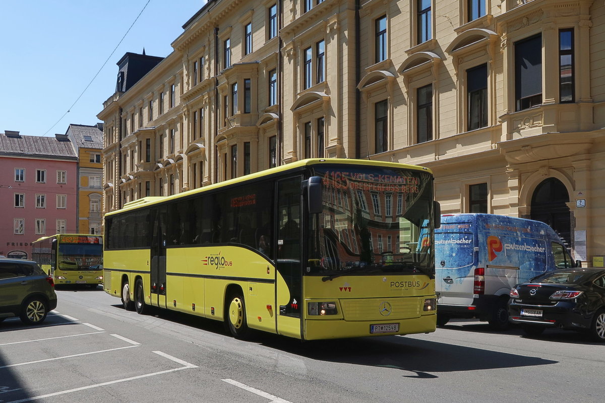 Innsbruck: Die Linie 4165 (PT-12548) ist wegen einer Baustelle umgeleitet, hier in der Schmerlingstraße. Aufgenommen 4.7.2019.