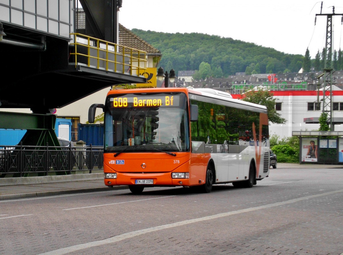 Irisbus Axer auf der Linie 608 nach Ennepetal Busbahnhof am S-Bahnhof Wuppertal Oberbarmen.(21.5.2014)
