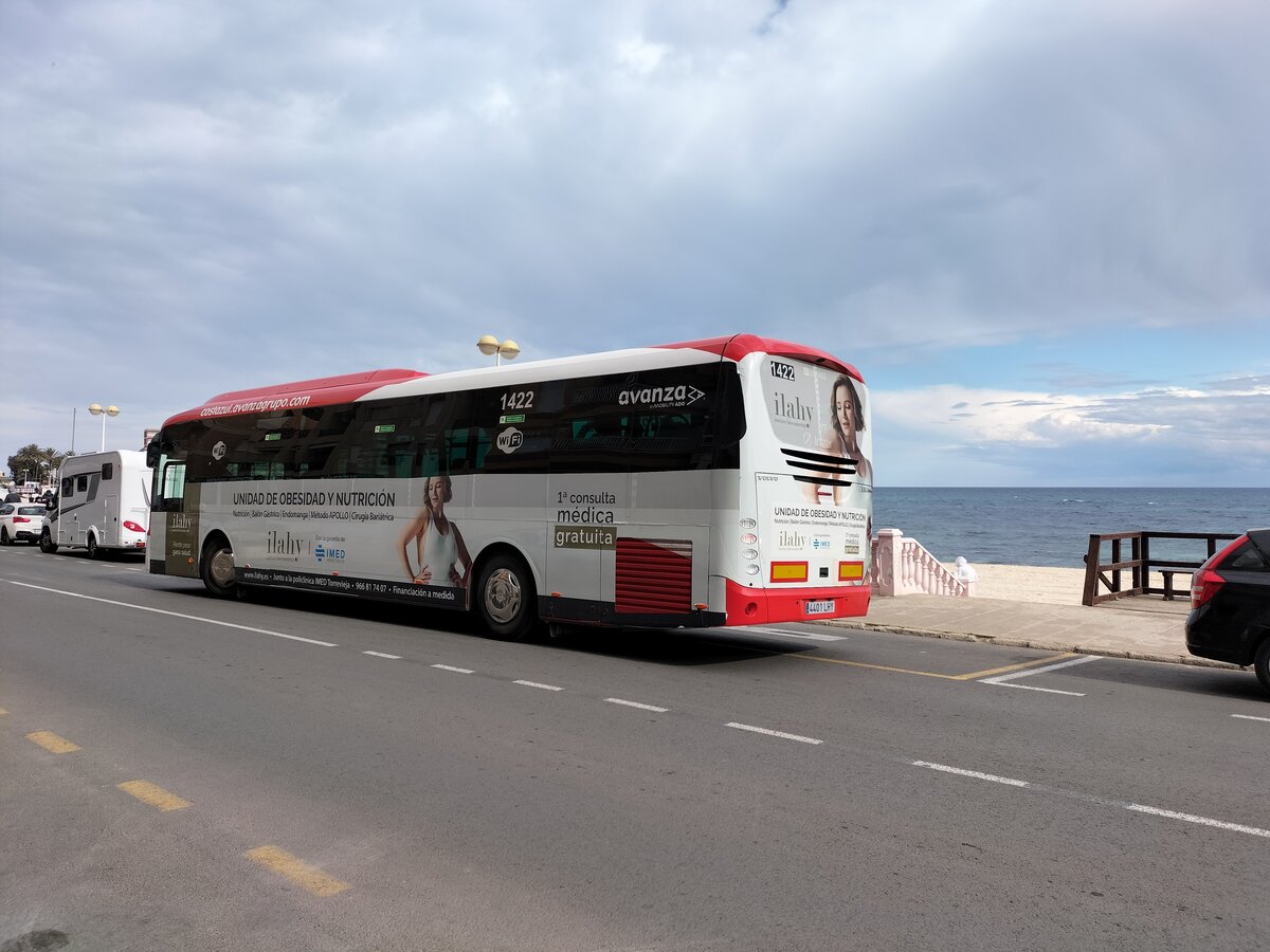 Irizar i3, Wagen 1422, Firma Avanza Torrevieja, bedient die Haltestelle Playa de los Locos in Torrevieja am 25.02.2023. Buslinie A, Richtung La Mata.