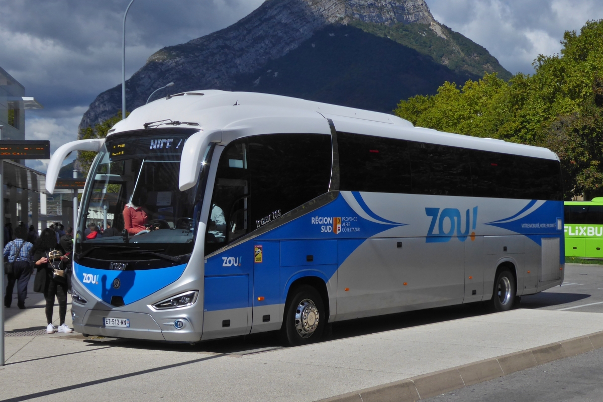 Irizar i6s, vom Unternehmen ZOU, gesehen am Busbahnhof in Grenoble. 17.09.2022