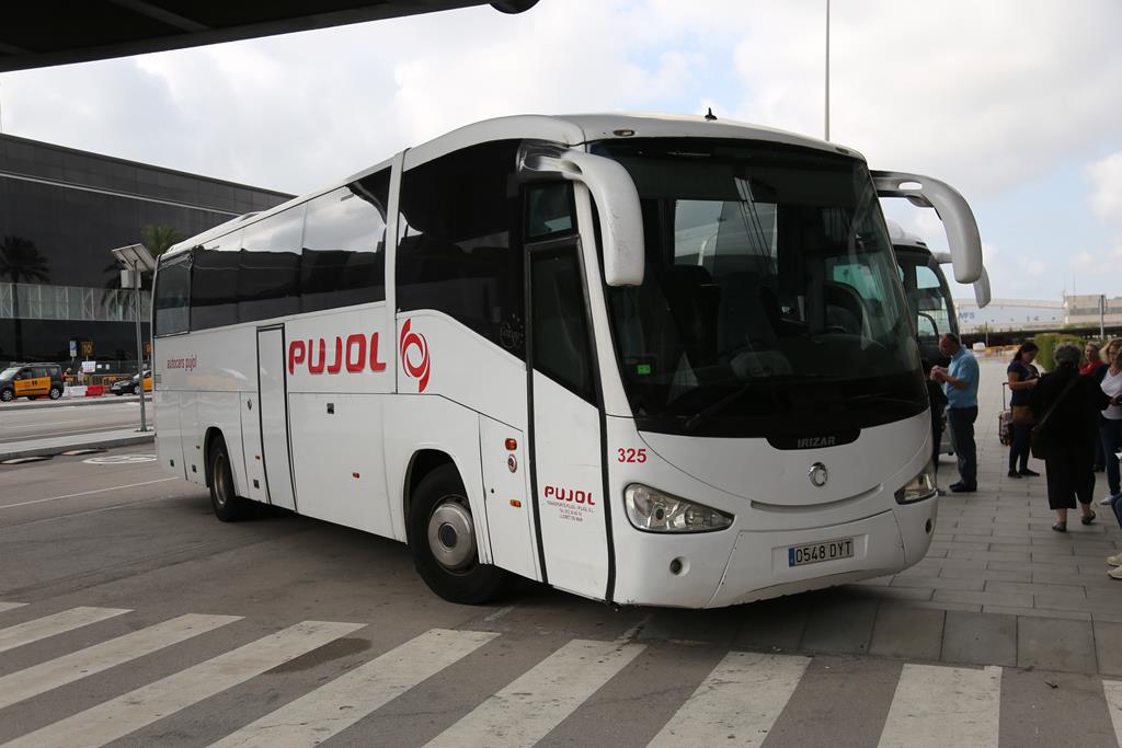 Irizar Reisebus der Fa. Pujol am 13.10.2019 am Airport Barcelona.