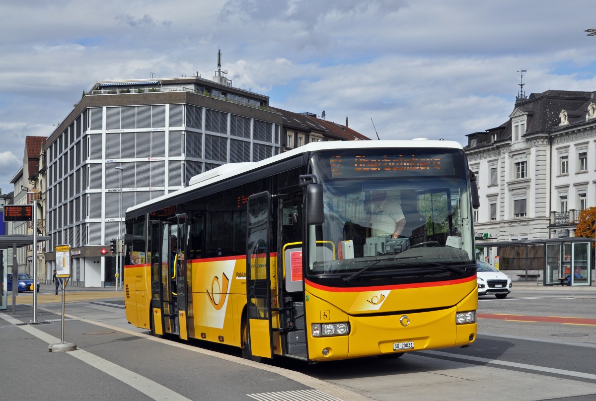 IVECO Bus der Post auf der Linie 12 bedient die Haltestelle beim Bahnhof Solothurn. Die Aufnahme stammt vom 05.09.2015.