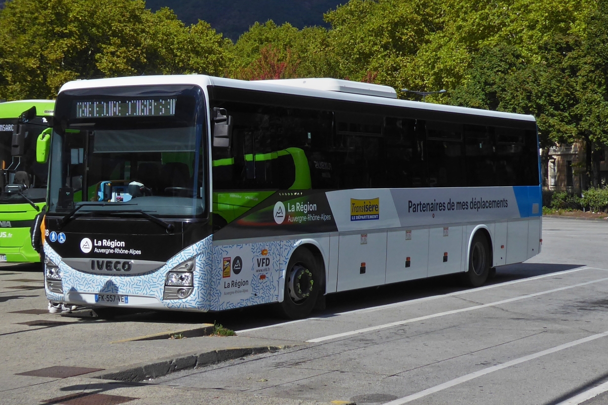 Iveco Crossway, steht am Busbahnhof in Grenoble. 09.2022