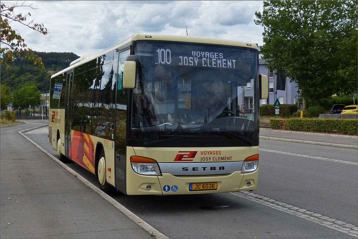JC 6036, Setra S 416 Le, von Josy Clement wartet am Bahnhof in Diekirch auf einen nächsten Einsatz. 08.2020