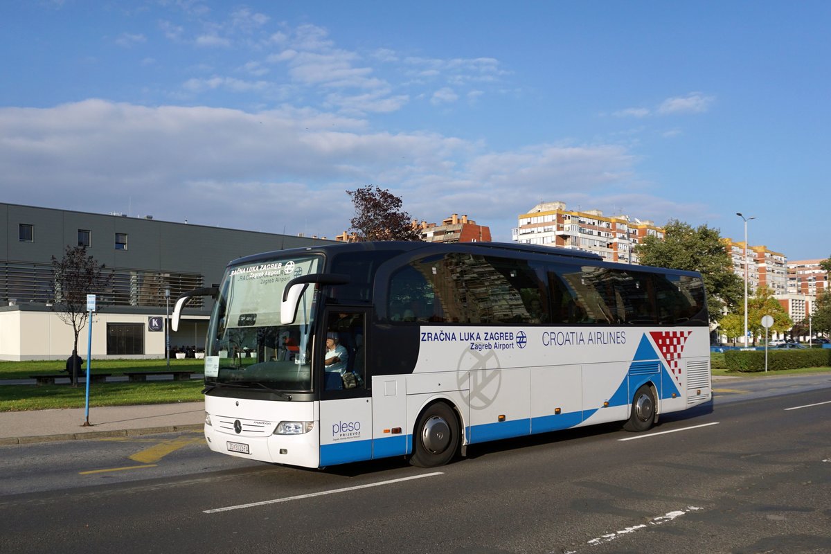 Kroatien / Bus Zagreb / Autobus Zagreb: Mercedes-Benz Travego von Pleso Prijevoz / Pleso Transport (Partner von Croatia Airlines), aufgenommen im Oktober 2017 an der Haltestelle  Sopot  im Stadtgebiet von Zagreb.
