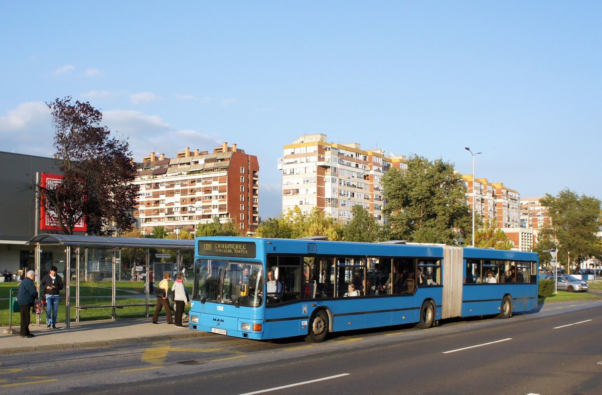 Kroatien / Bus Zagreb / Autobus Zagreb / Zagrebački Električni Tramvaj (ZET): MAN NG - Wagen 138, aufgenommen im Oktober 2017 an der Haltestelle  Sopot  im Stadtgebiet von Zagreb.