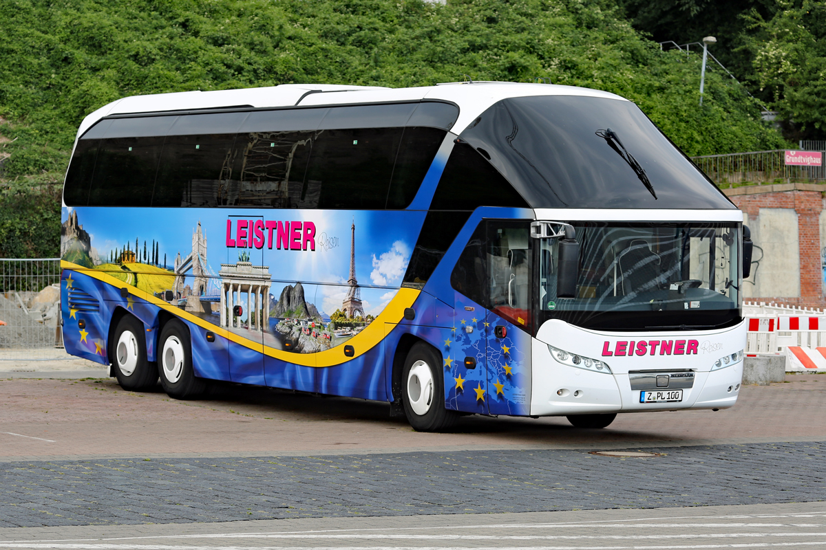 LEISER Reisen mit einem Neoplan Starliner im Sassnitzer Hafen. - 22.07.2018
