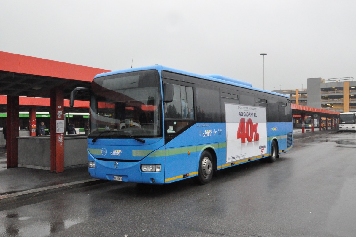 Line, Pavia. Irisbus Crossway (Nr.919) in San Donato M3. (12.11.2014)