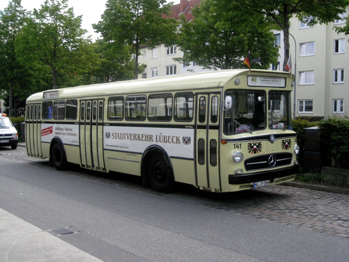 Lübeck
Daimler Benz O 317 , Baujahr 1959,
am 17.05.2014 am ZOB Lübeck.Der Bus gehört 
zu Museumsflotte und wird liebevoll   Emma   
genannt.