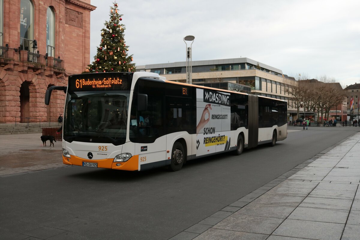Mainzer Mobilität Mercedes Benz Citaro 2 G Wagen 925 am 31.12.21 in Mainz Innenstadt