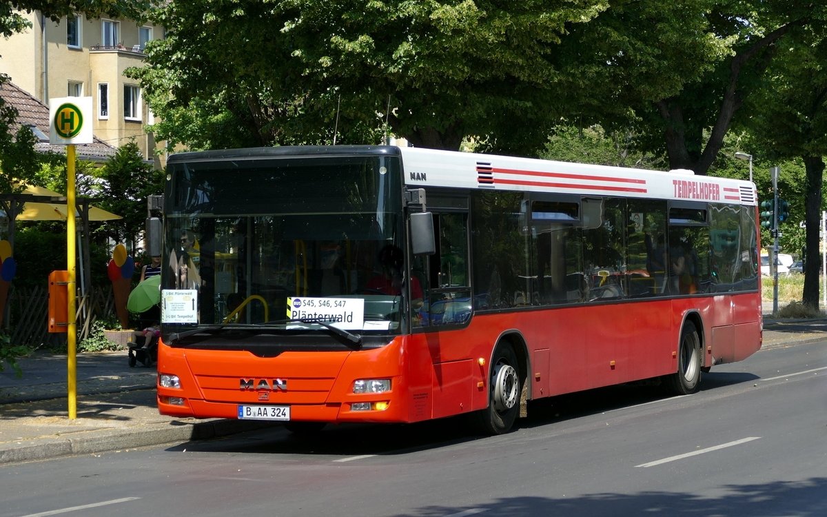 MAN A21 Lion's City vom Omnibus und Reisedienst Der Tempelhofer KG. Im SEV Einsatz, Berlin-Tempelhof im Juni 2020.