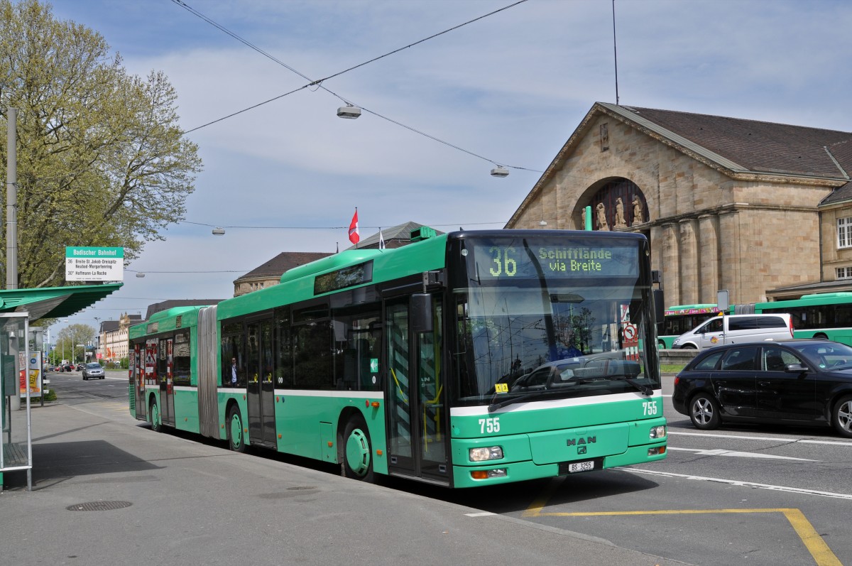 MAN Bus 755 auf der Linie 36 bedient die Haltestelle am Badischen Bahnhof. Die Aufnahme stammt vom 20.04.2015.