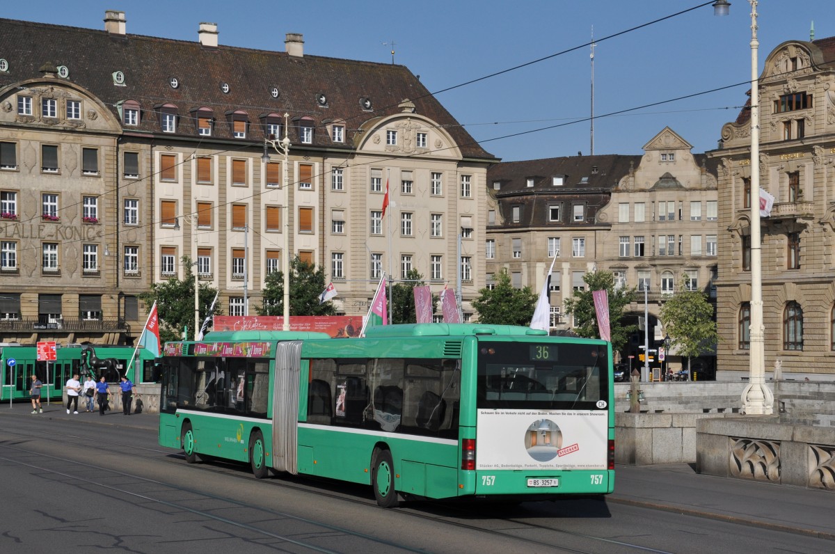 MAN Bus 757 auf der Linie 36 überquert die Mittlere Rheinbrücke. Die Aufnahme stammt vom 21.06.2014.