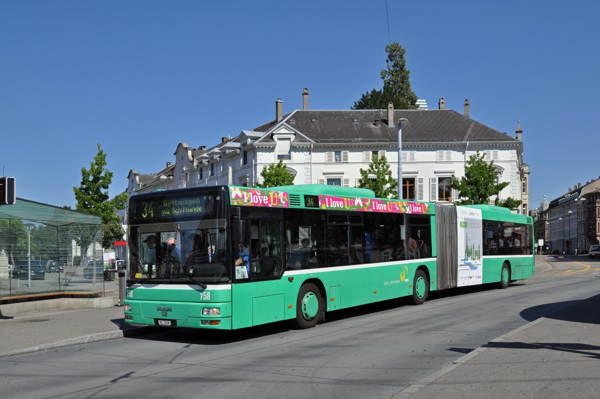 MAN Bus 758 auf der Linie 34 bedient die Haltestelle am Wettsteinplatz. Die Aufnahme stammt vom 03.08.2015.