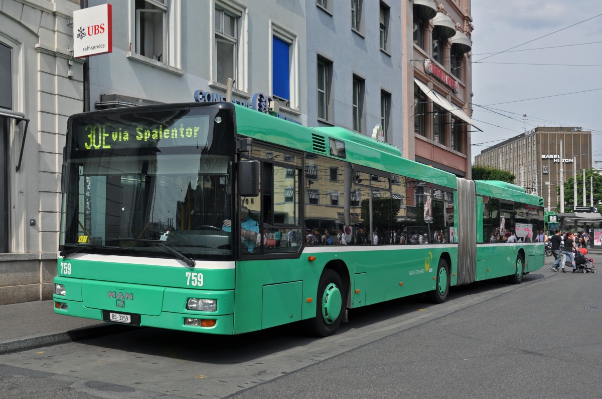 MAN Bus 759 auf der Linie 30 wartet am Bahnhof SBB auf die nächste Abfahrtszeit. Die Aufnahme stammt vom 27.06.2014.