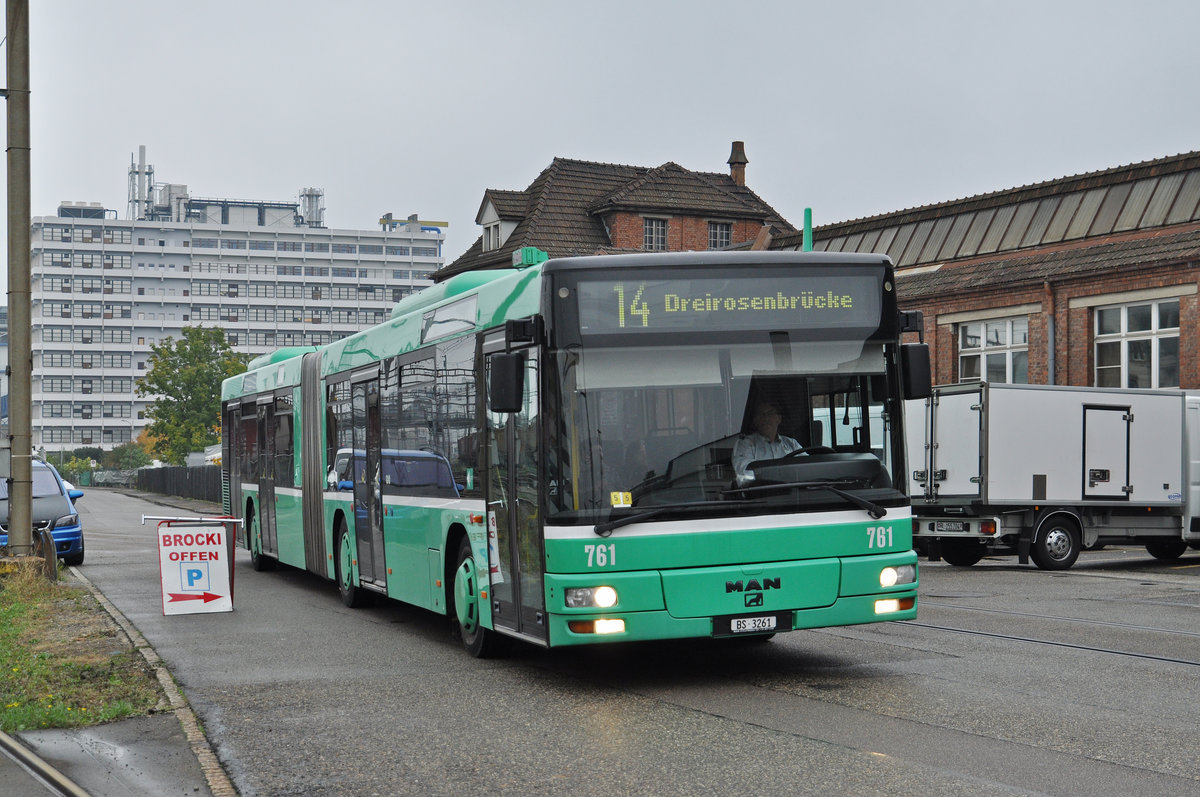 MAN Bus 761 steht als Tramersatz auf der Linie 14 im Einsatz. Hier fährt der Bus Richtung Haltestelle Kästeli. Die Aufnahme stammt vom 26.10.2016.
