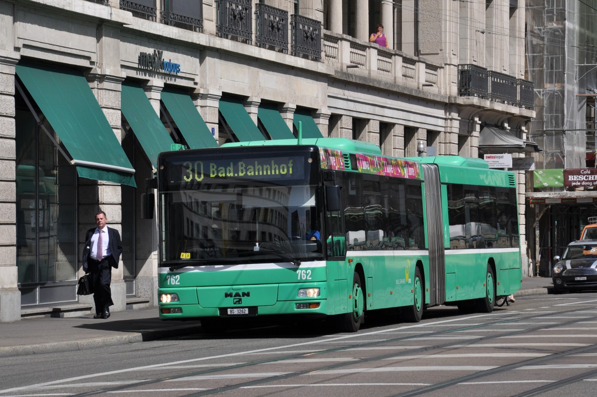 MAN Bus 762 auf der Linie 30 kurz nach dem Bahnhof SBB. Die Aufnahme stammt vom 10.06.2014.