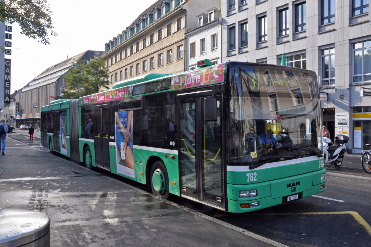 MAN Bus 762 auf der Linie 31 bedient die Haltestelle am Claraplatz. Die Aufnahme stammt vom 20.09.2014.