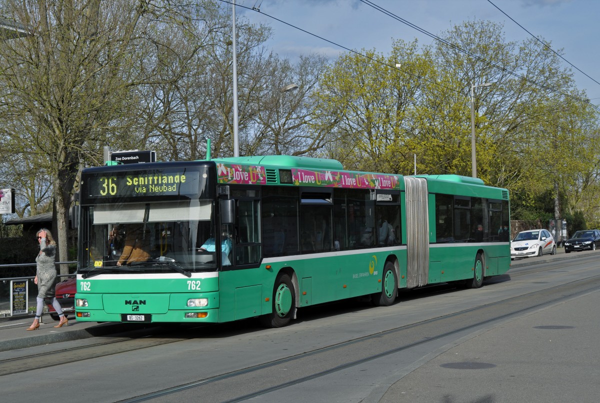 MAN Bus 762 auf der Linie 36 bedient die Haltestelle ZOO Dorenbach. Die Aufnahme stammt vom 13.04.2015.