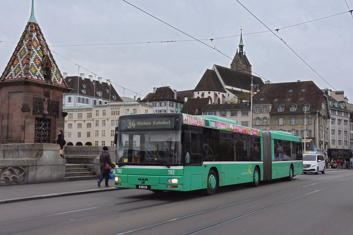 MAN Bus 762, auf der Linie 34, überquert die Mittlere Rheinbrücke. Die Aufnahme stammt vom 17.11.2021.