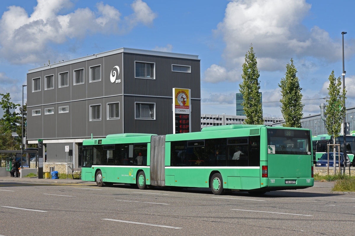 MAN Bus 767, auf der Linie 38, fährt bei der Haltestelle Rankstrasse ein. Die Aufnahme stammt vom 09.09.2019.