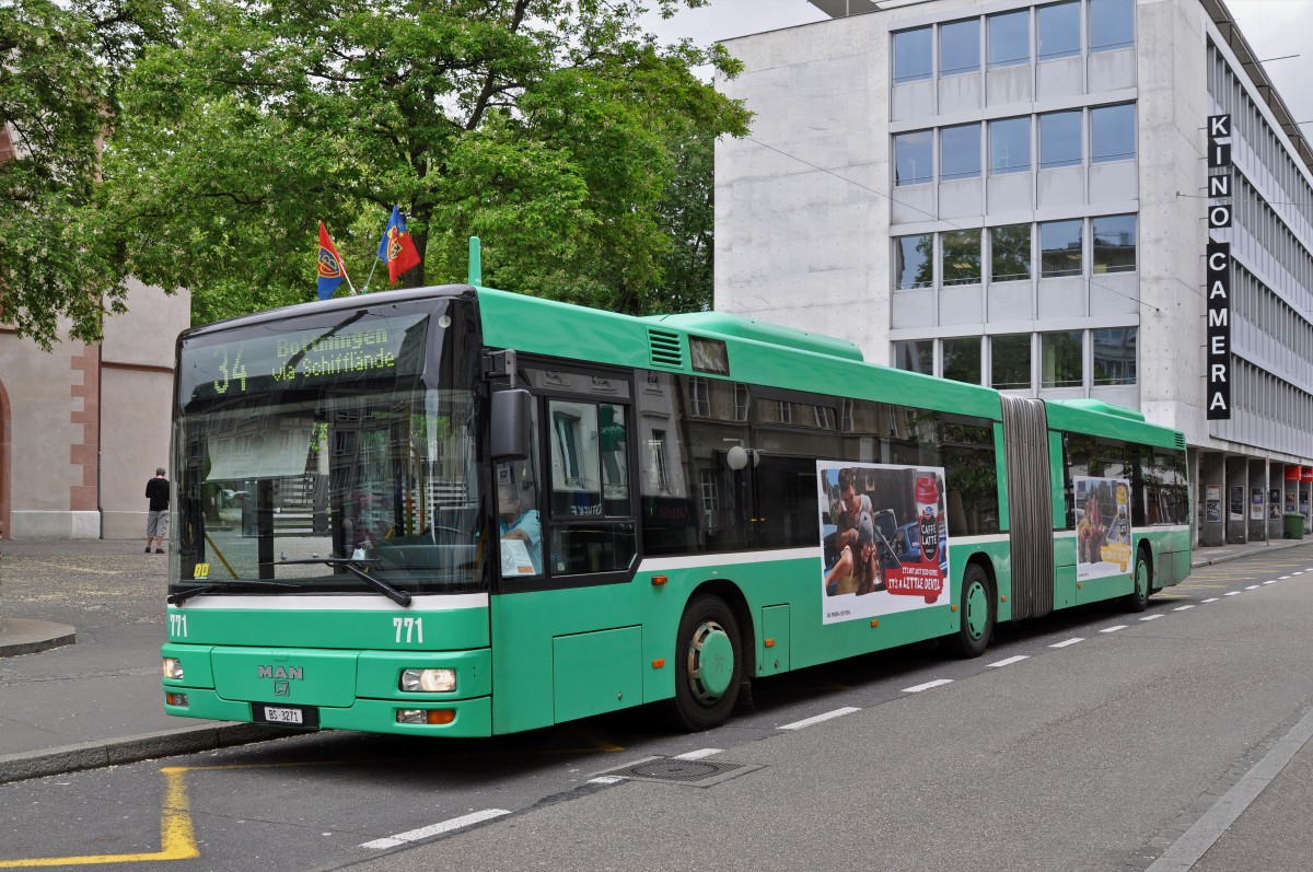 MAN Bus 771 auf der Linie 34 bedient die Haltestelle am Claraplatz. Die Aufnahme stammt vom 19.05.2015.