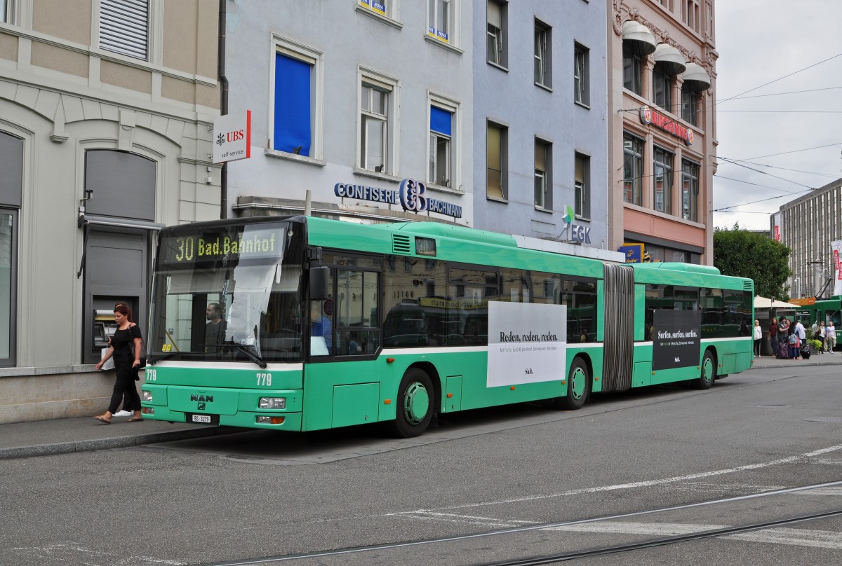 MAN Bus 779 auf der Linie 30 wartet an der Endstation am Bahnhof SBB. Die Aufnahme stammt vom 15.08.2015.