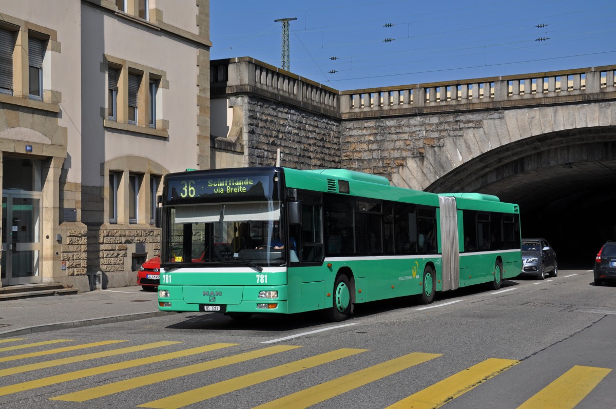 MAN Bus 781 fährt zur Haltestelle der Linie 36 am Badischen Bahnhof. Die Aufnahme stammt vom 08.09.2014.